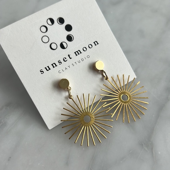 🌼HANDMADE🌼 Sunburst Minimalist Bohemian Brass Earrings - Picture 1 of 4